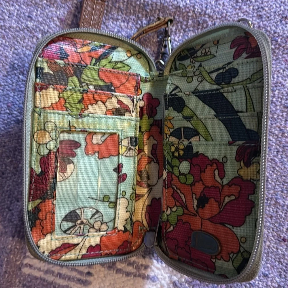 🍍Sakroots wristlet wallet🍍7” height🍍6 card holder 🍍